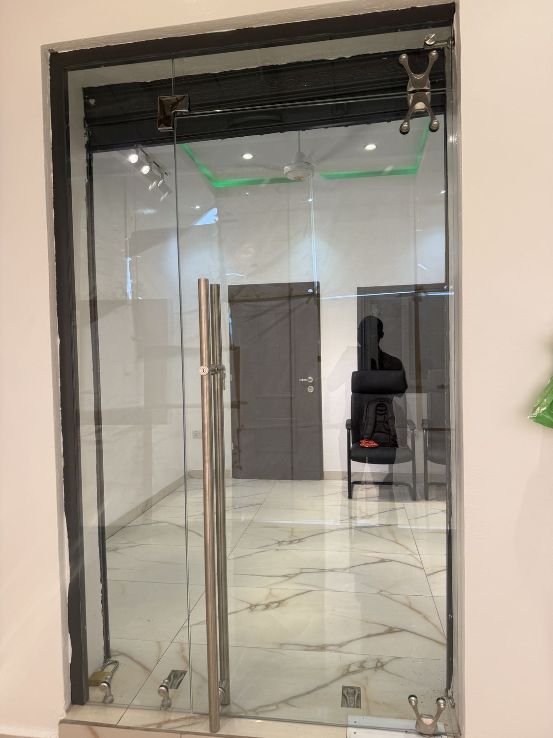Frameless Glass & Partitions