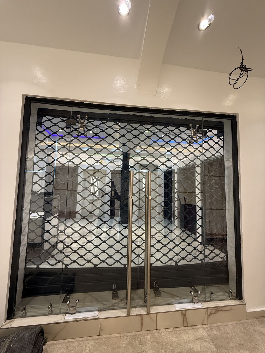 Frameless Shopfront Glazing